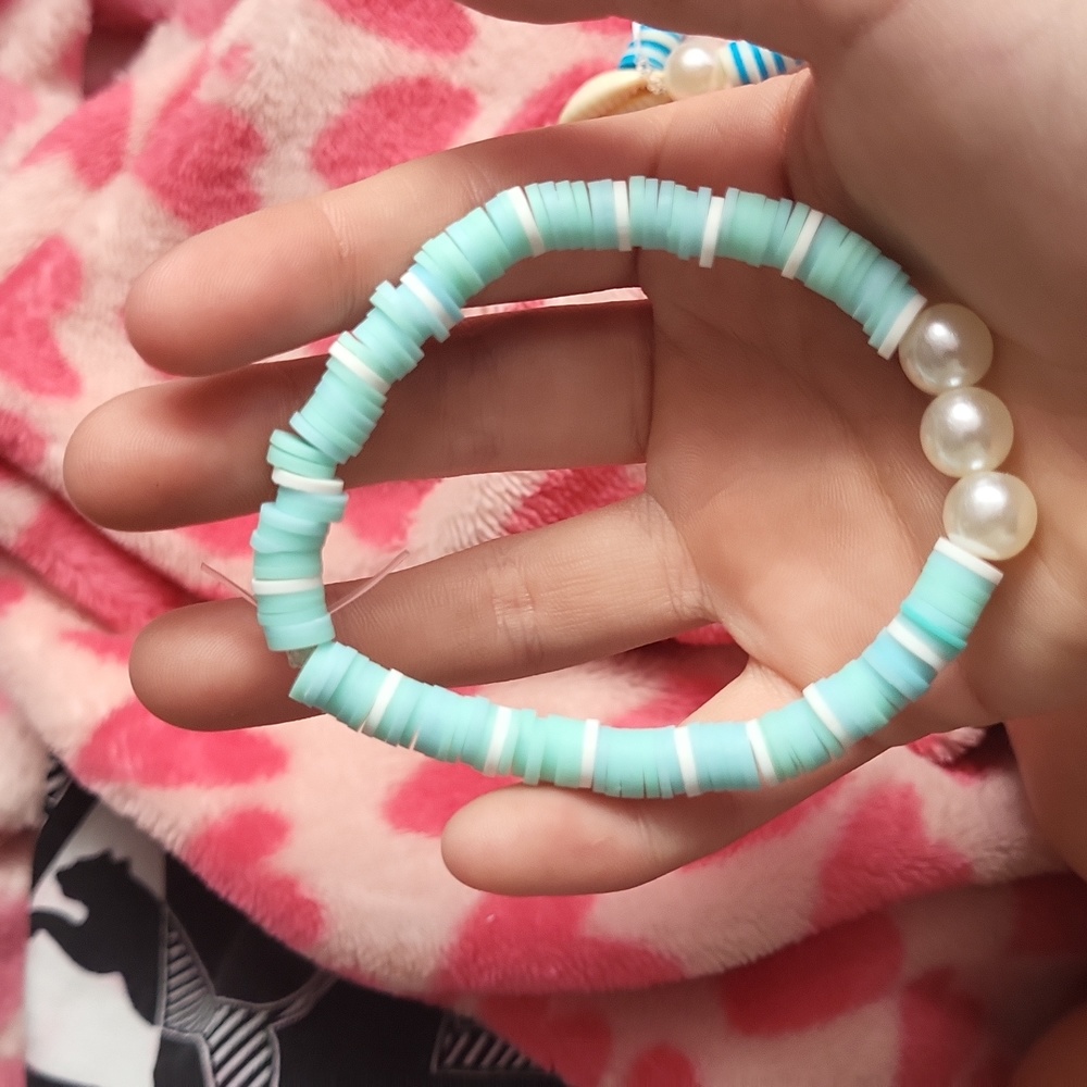 Bracelets - Picture 2 of 4